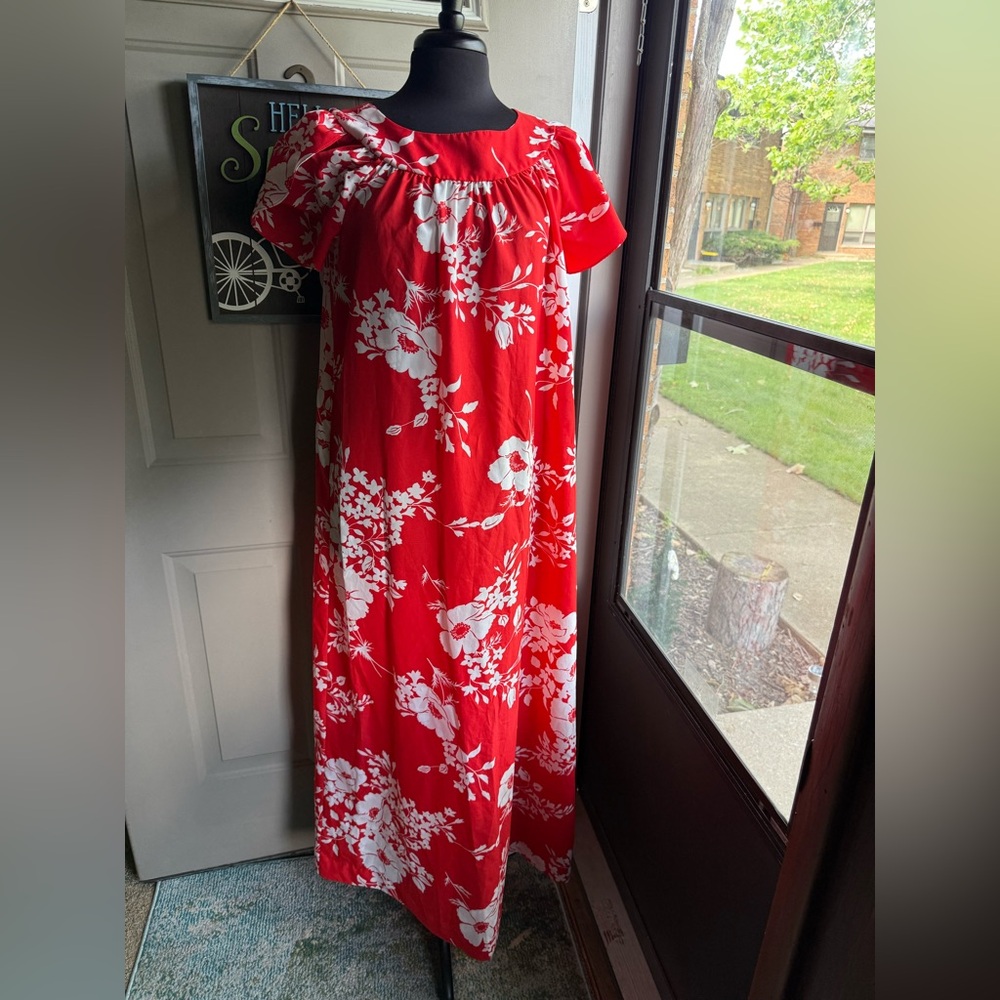 Vintage 60/70s Hilo Hattie’s Hawaii red floral mumu maxi dress, size medium